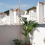 Luxury Penthouse Rooftop Sea & Golf Views 펜션 에스테포나