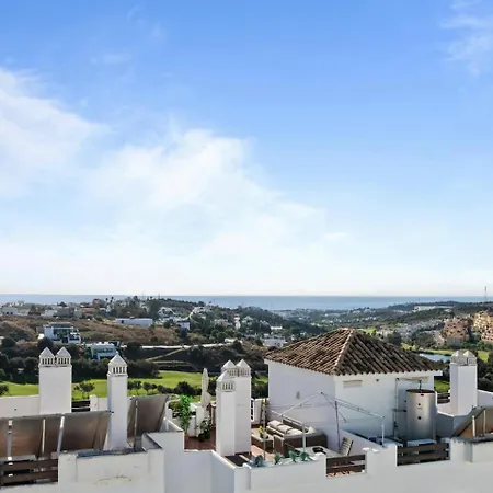 Luxury Penthouse Rooftop Sea & Golf Views * 에스테포나