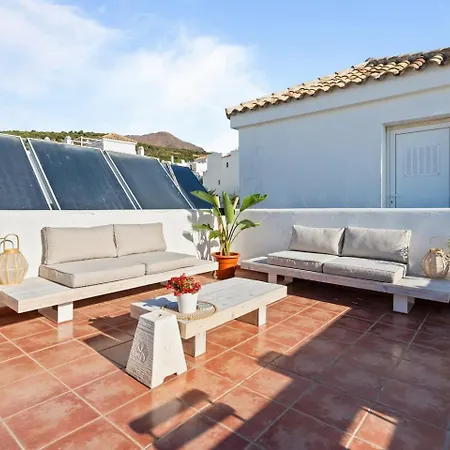Luxury Penthouse Rooftop Sea & Golf Views בית נופש אסטפונה