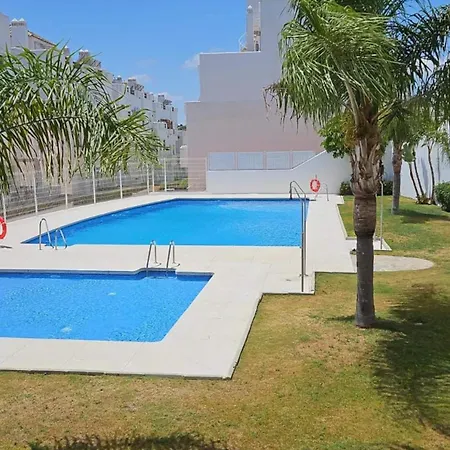 Luxury Penthouse Rooftop Sea & Golf Views בית נופש אסטפונה